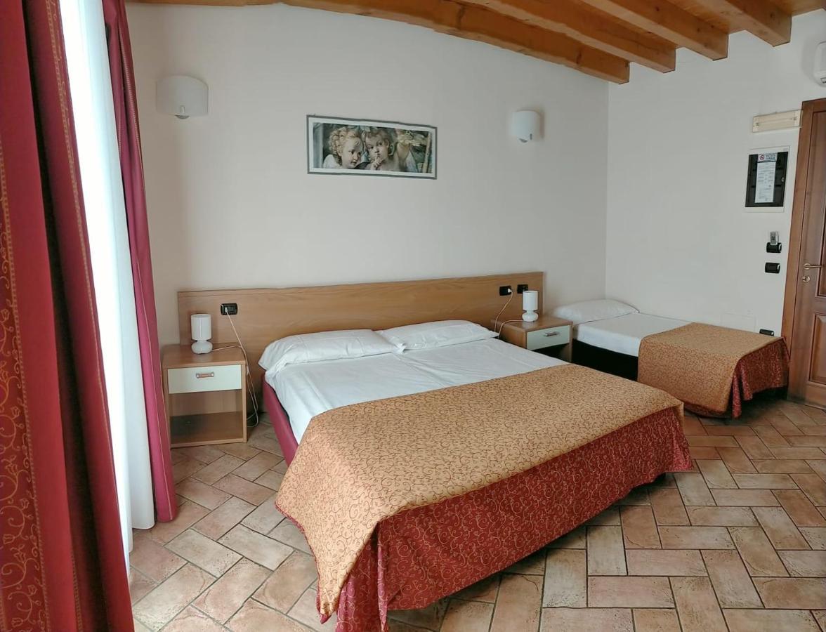 Hotel Agli Ulivi Valeggio sul Mincio Εξωτερικό φωτογραφία