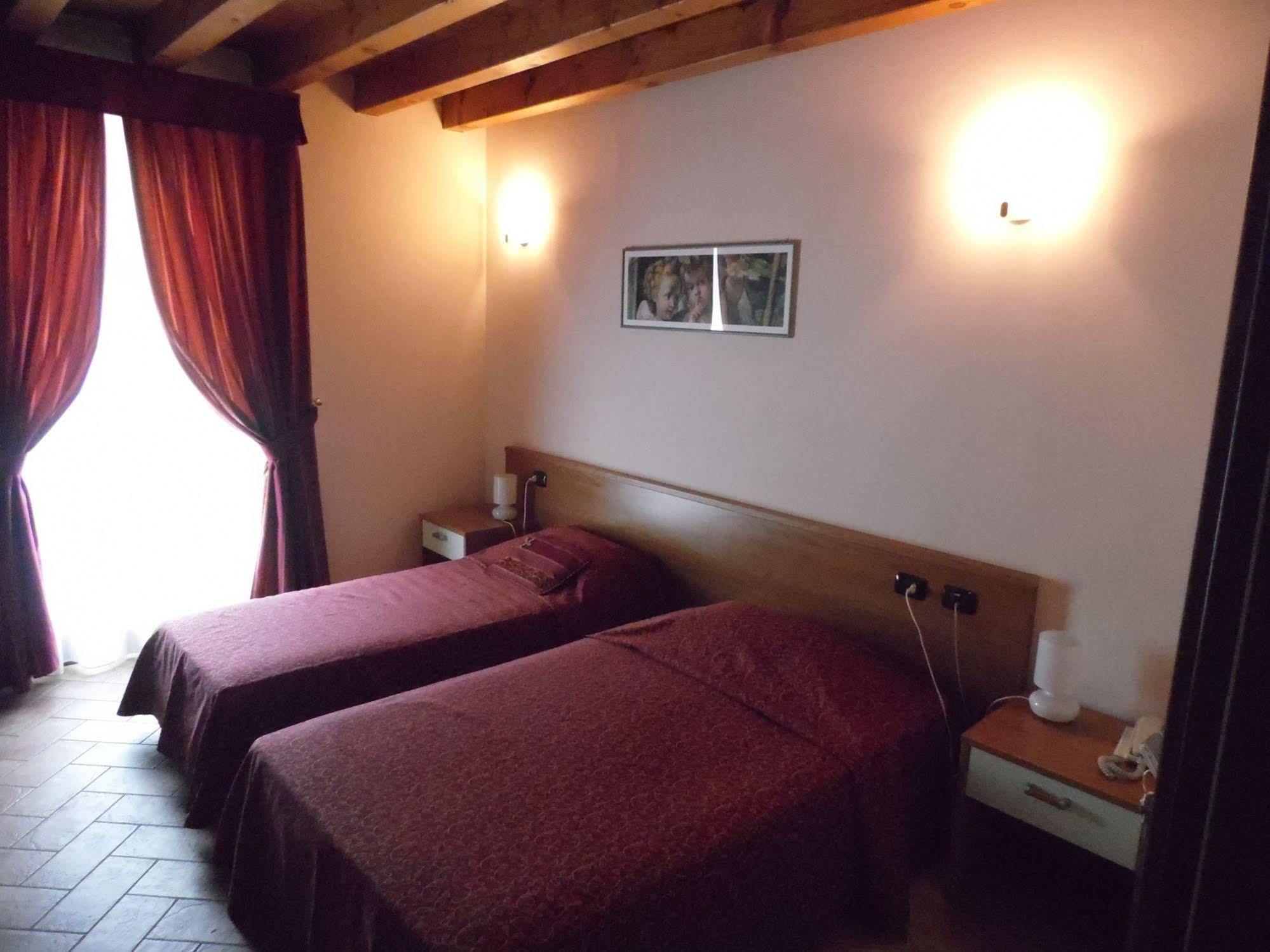 Hotel Agli Ulivi Valeggio sul Mincio Εξωτερικό φωτογραφία