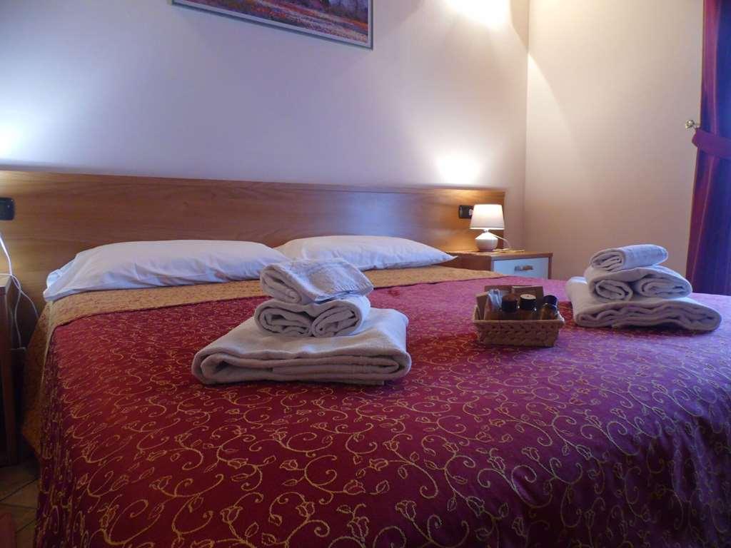 Hotel Agli Ulivi Valeggio sul Mincio Δωμάτιο φωτογραφία